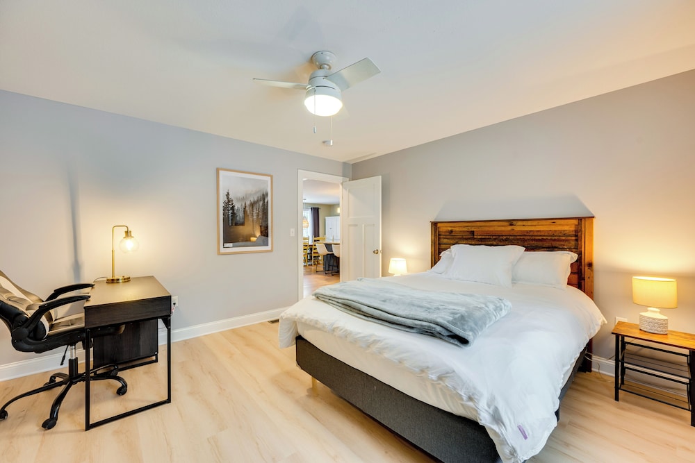 Mtn-view Gem w/ Hot Tub & Fire Pit in North Conway