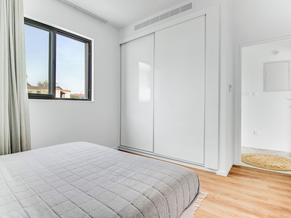 Sanders Olive - Cute 1-bdr Apt With Shared Pool
