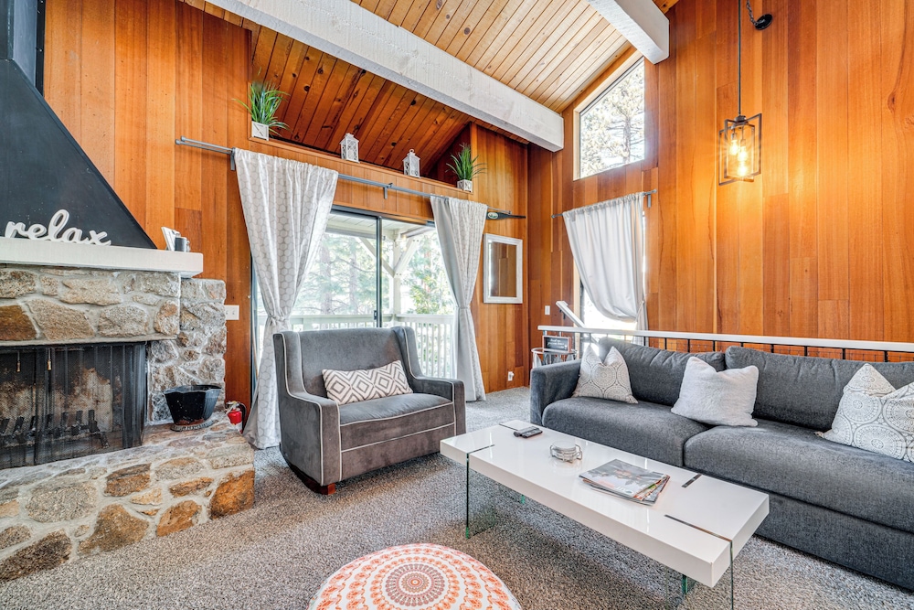 1 Mi to Lake Tahoe: Condo w/ Pool Access
