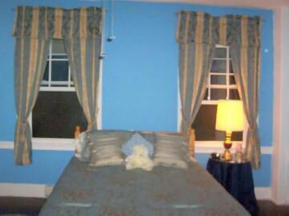 Brookside Inn At Laurens