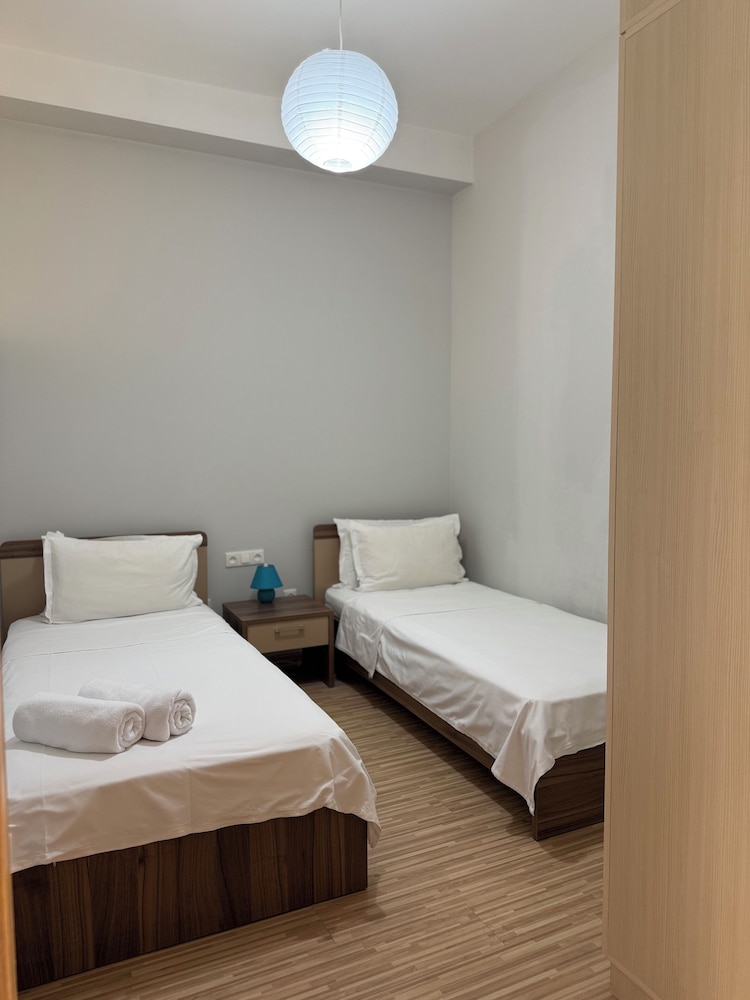 Deluxe 2-bedroom apartment by Sweet Home