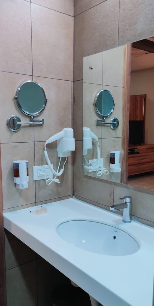 Mango Hotels Select Dwarka view 2