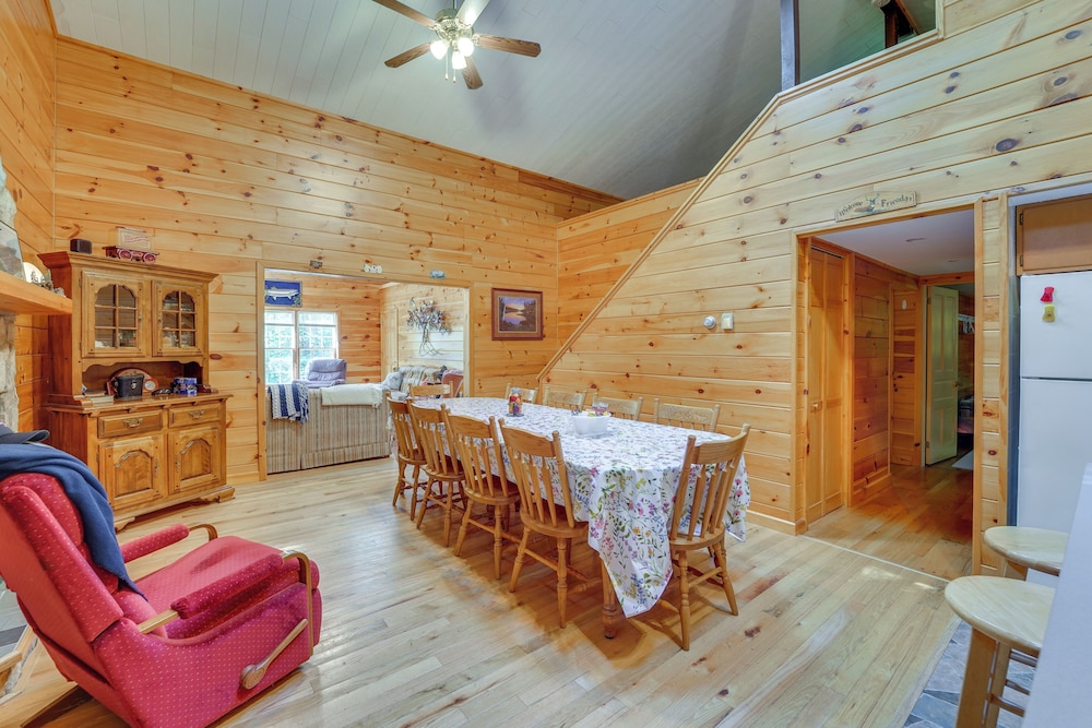 Cabin Comfort Near Psu! Fire Pit & On-site Trails