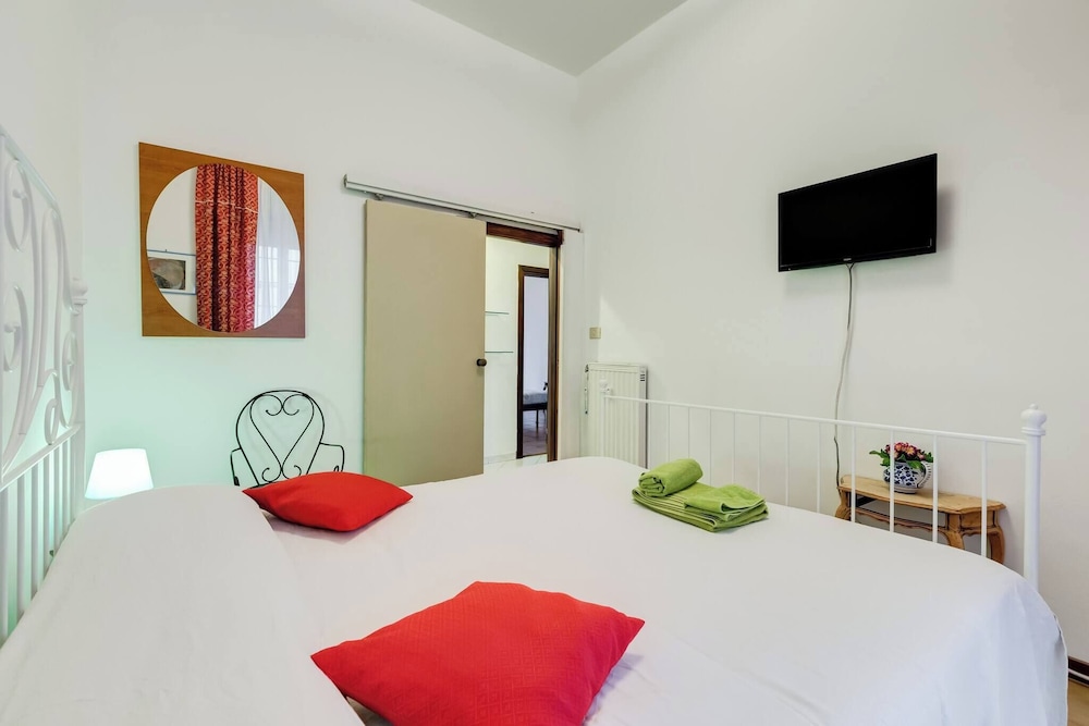 Charming Trastevere Apartment in Heart of Rome