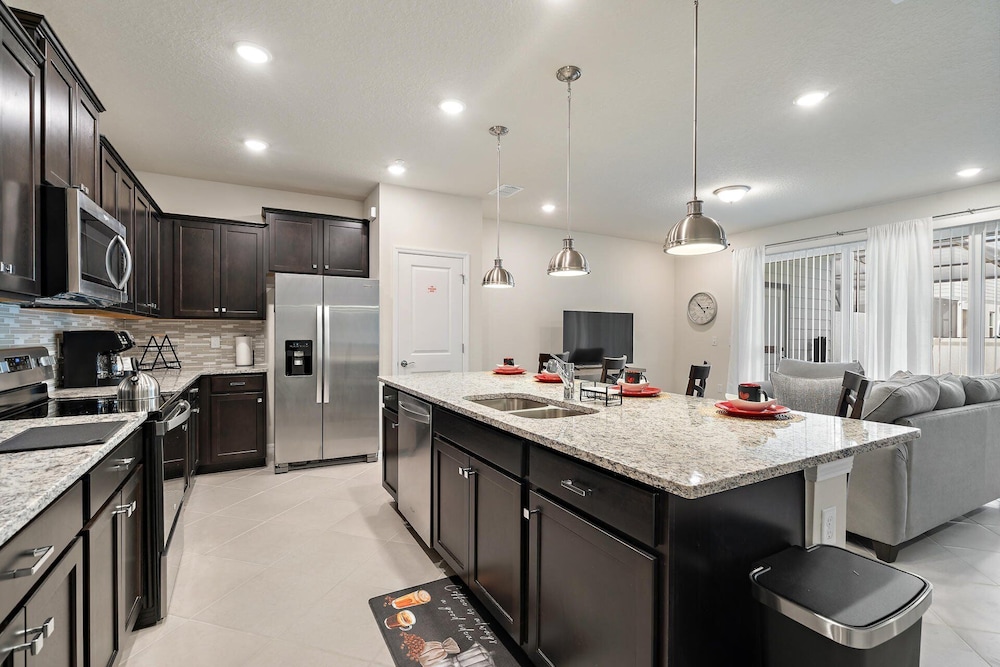 1228 Blue Island Dr
