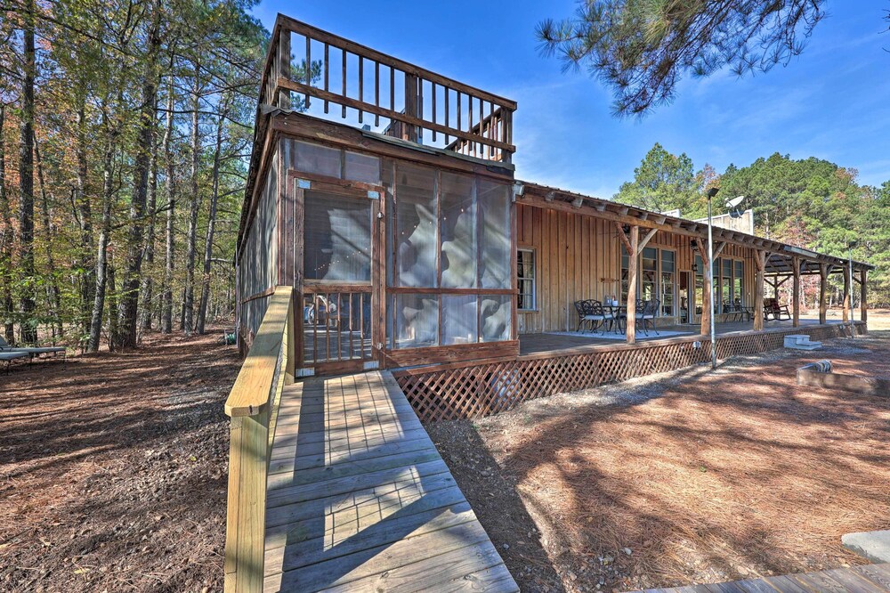 Waterfront Deck: Home on Ouachita River!
