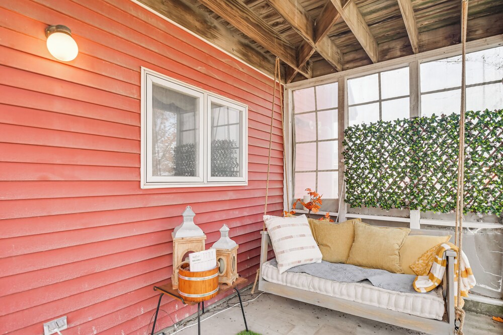 Sauna & Private Hot Tub: Kirkwood Farmhouse!