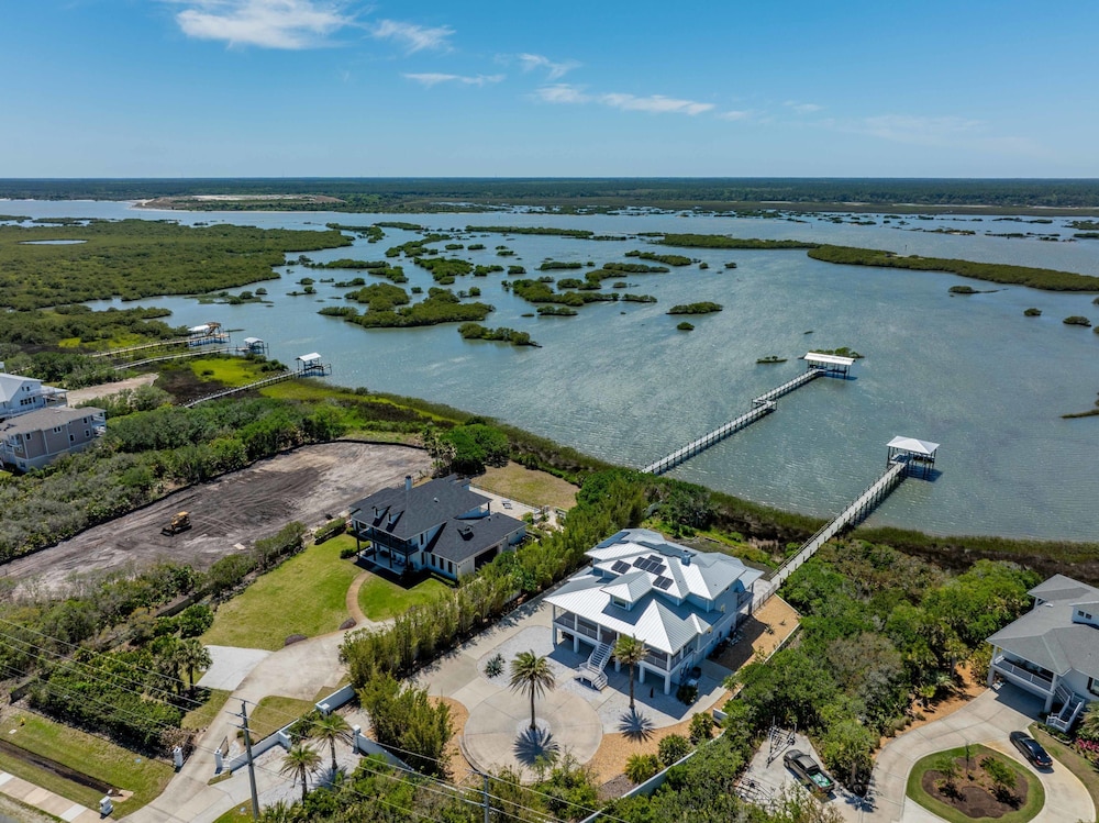 400 Steps to Sand Waterfront Luxury w Dock Pool