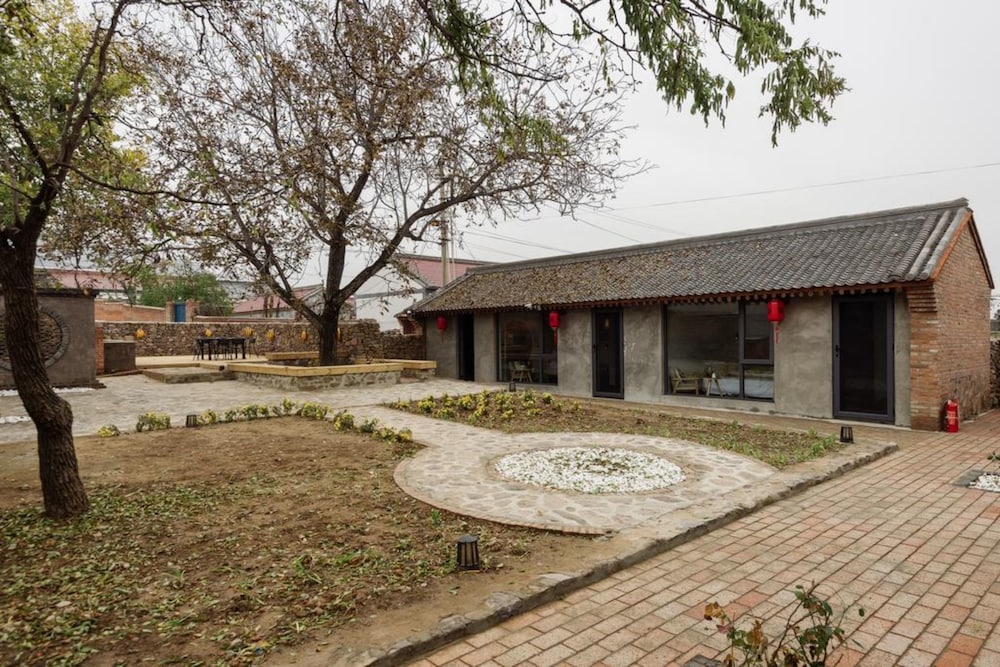 Yuanxiangli Sansi Inn