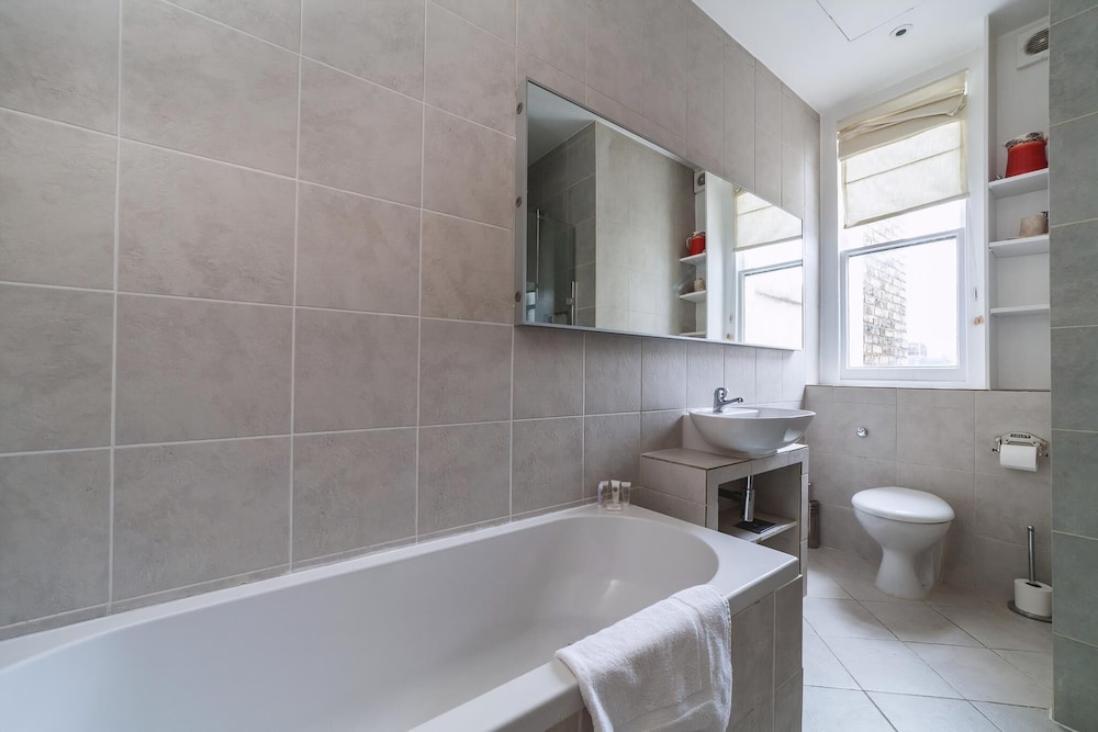 Charming One-Bed Oasis in Hammersmith