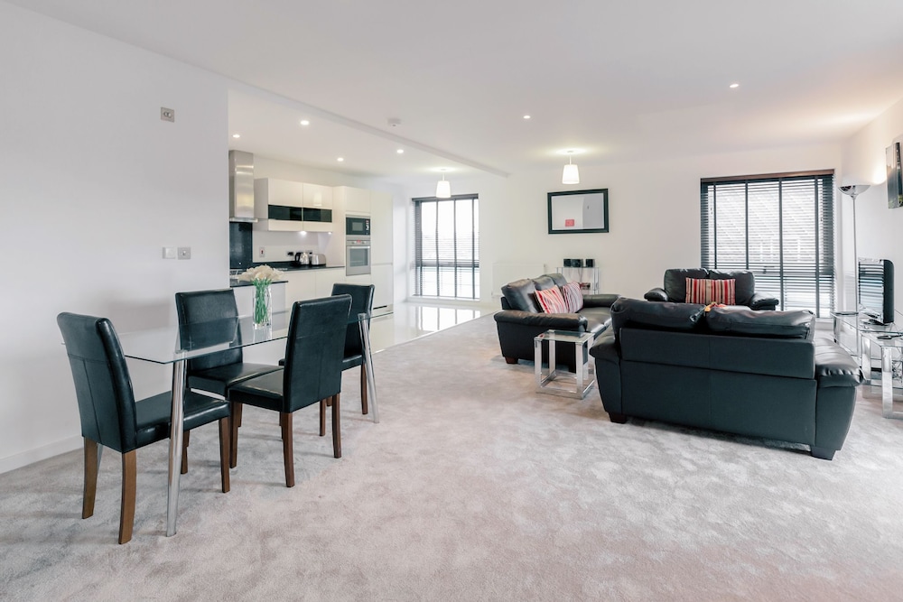 Guildford Vacations - Roomspace Apartments -The Residence - Property Image 8