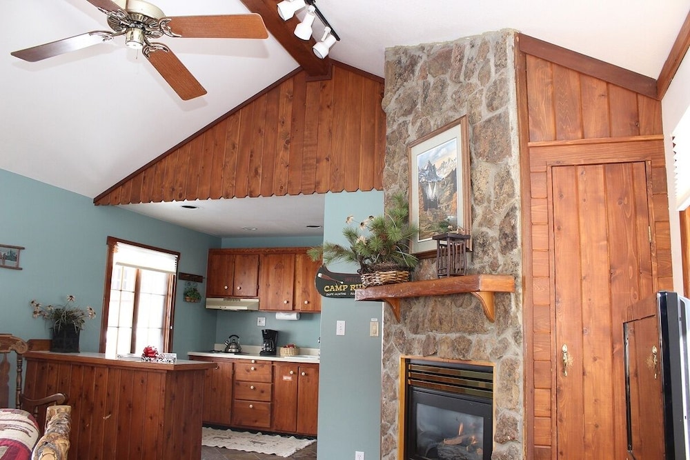 Fawn Valley Inn: 157 1 Bedroom Cabin view 2
