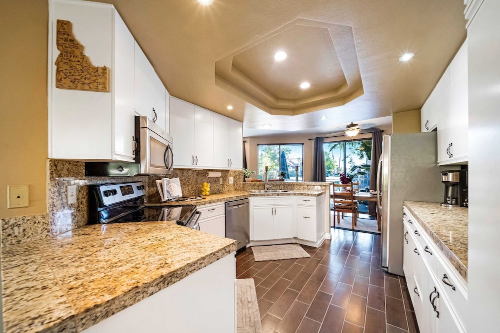 Cozy Lakeside Retreat in PGA West Bbq Scenic Views