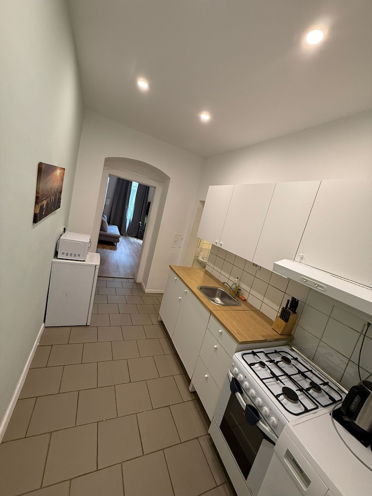 Comfy 2BR Apt Westbahnhof Area