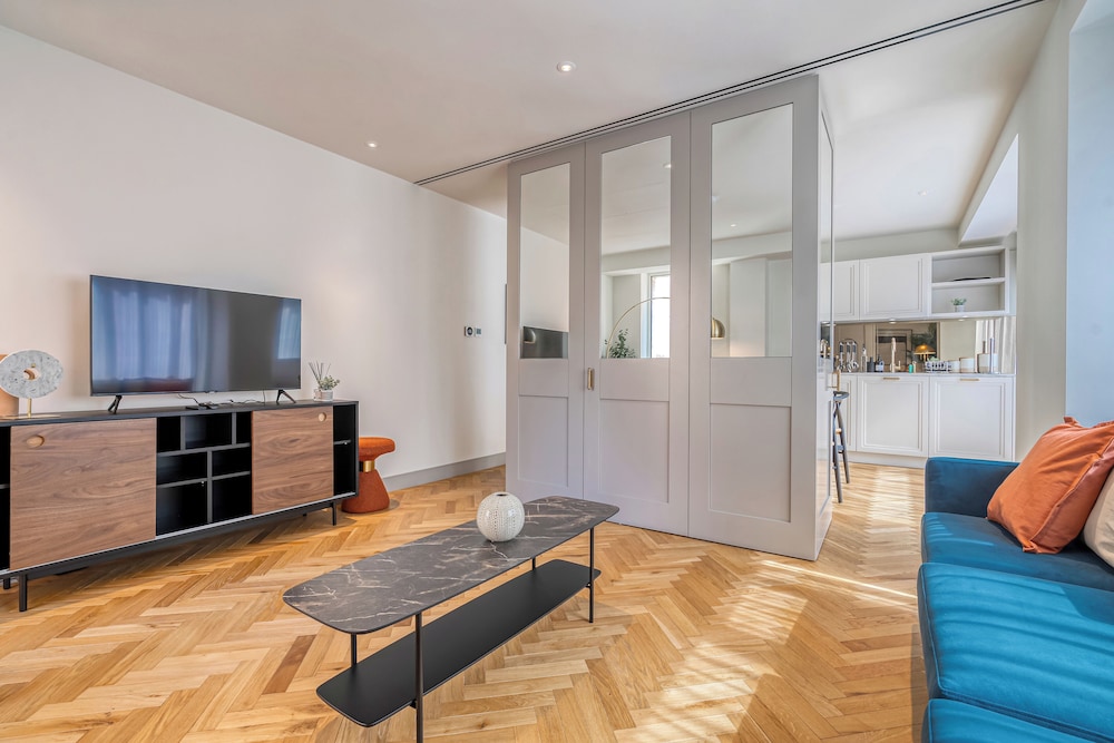 Luxury flats near Big Ben and London Eye