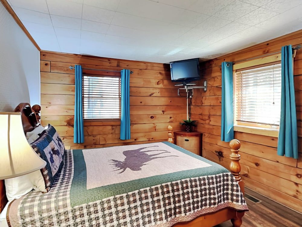 Cozy Cabin by Taylor Made Deep Creek