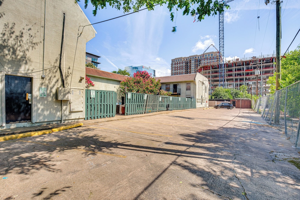 Dallas Condo in Walkable Knox Street District!