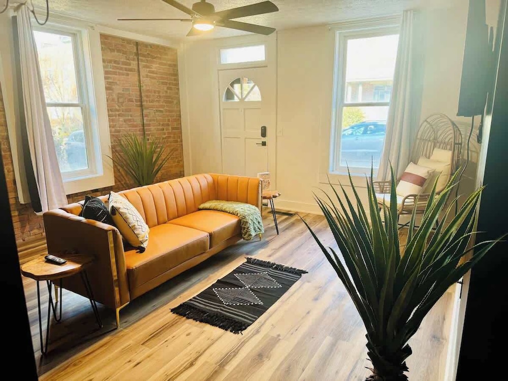 Jungle House Downtown Columbus – Modern Boutique Suites