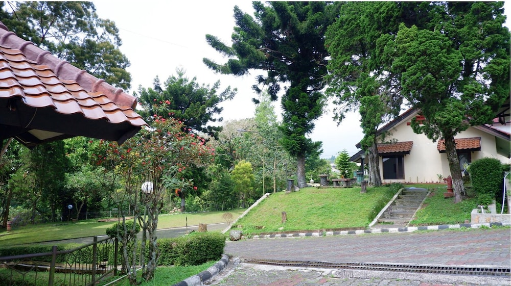 Sangga Buana Villa