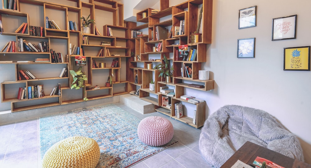 Selina Jaco - Hostel