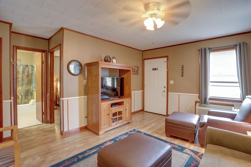 Outdoor Entertainment Areas: Greers Ferry Cottage!