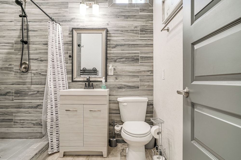 Near Casino & Shops: Cozy Apt in West El Paso!