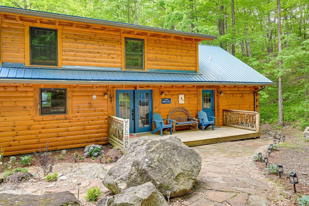Scenic Blue Ridge Cabin Rental w/ Resort Amenities view 3