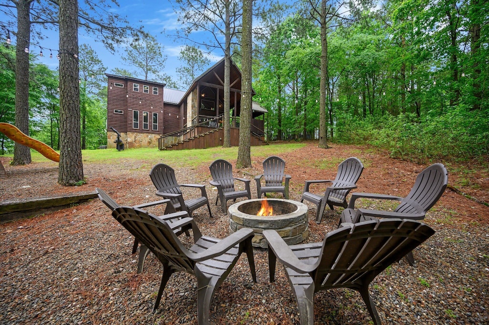 Cabin Vibe - Bunkroom - 3 King - Firepit - Shuffleboard