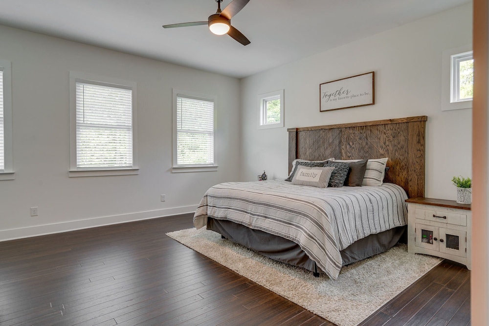 Lakeshore Luxury view 5