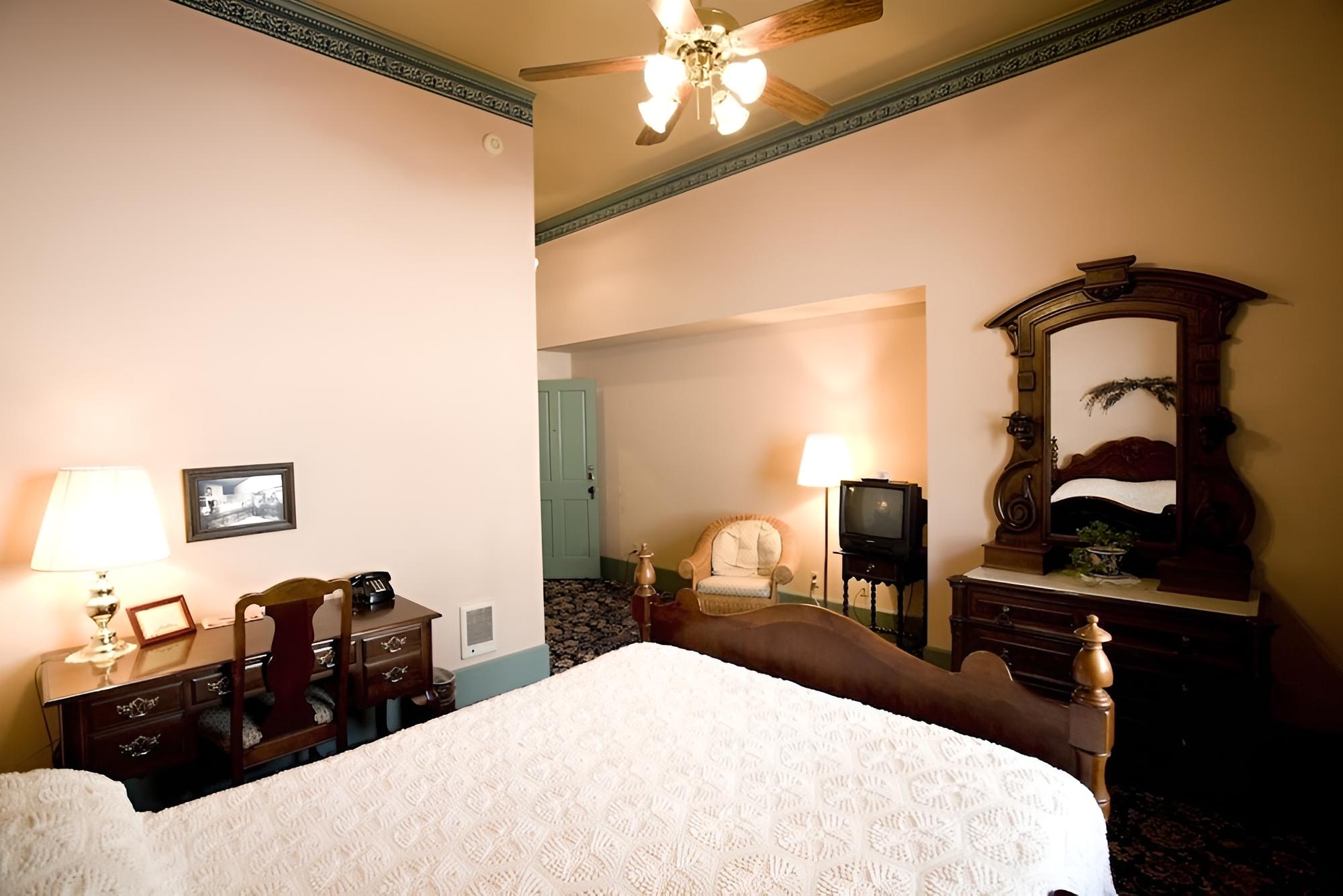 Daytona Beach Vacations - The Weinhard Hotel - Property Image 10