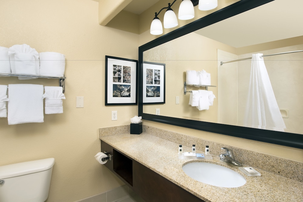 Country Inn Suites by Radisson, Houston Intercontinental Airport East, TX - Property Image 1