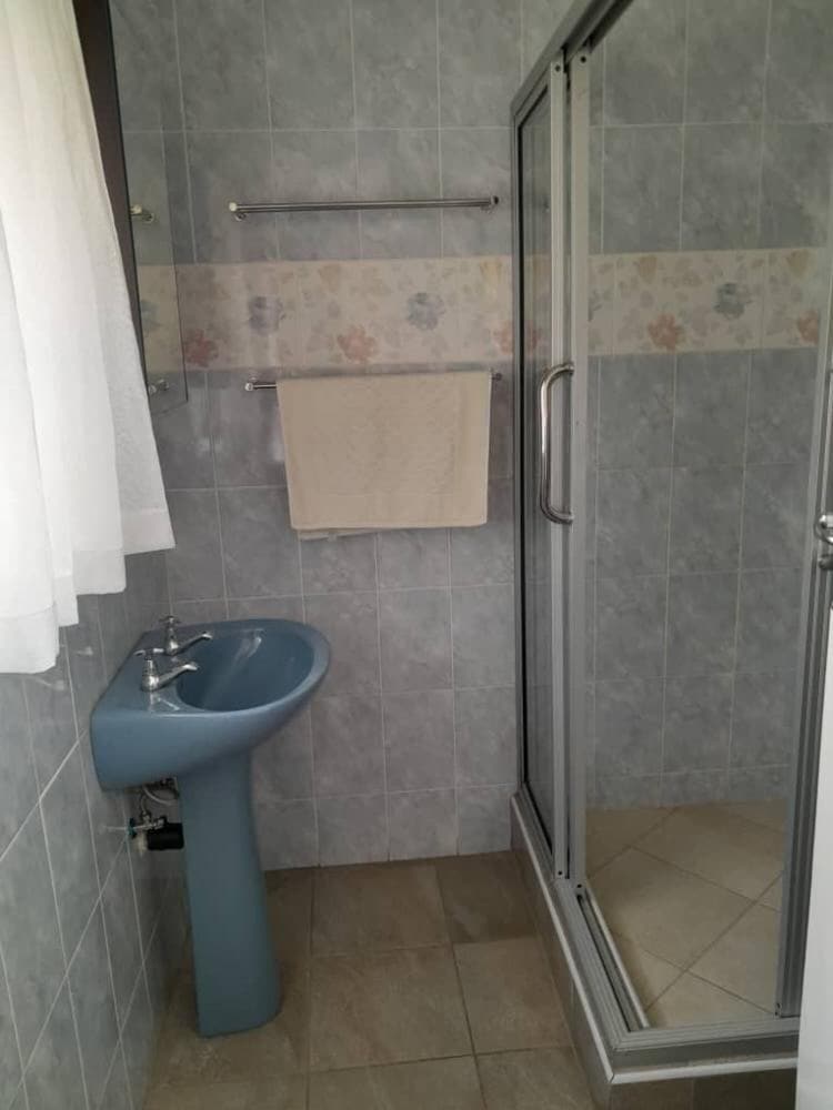 Executive Apartment With 2 Beds Air-con and Kitchenette - 2073 view 2