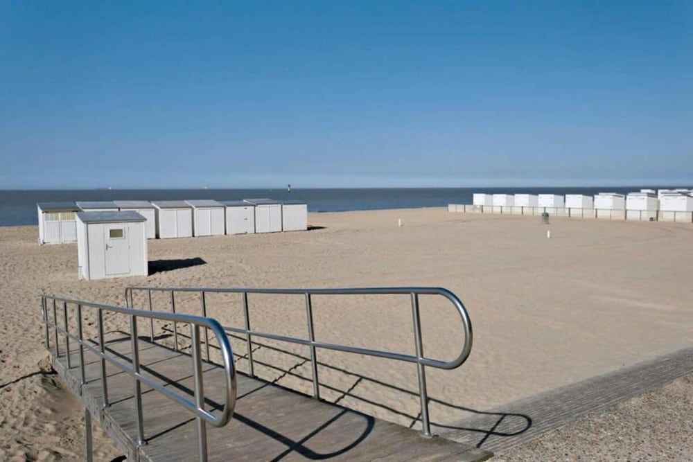 Apartment in Knokke Near Zeedijk Beach