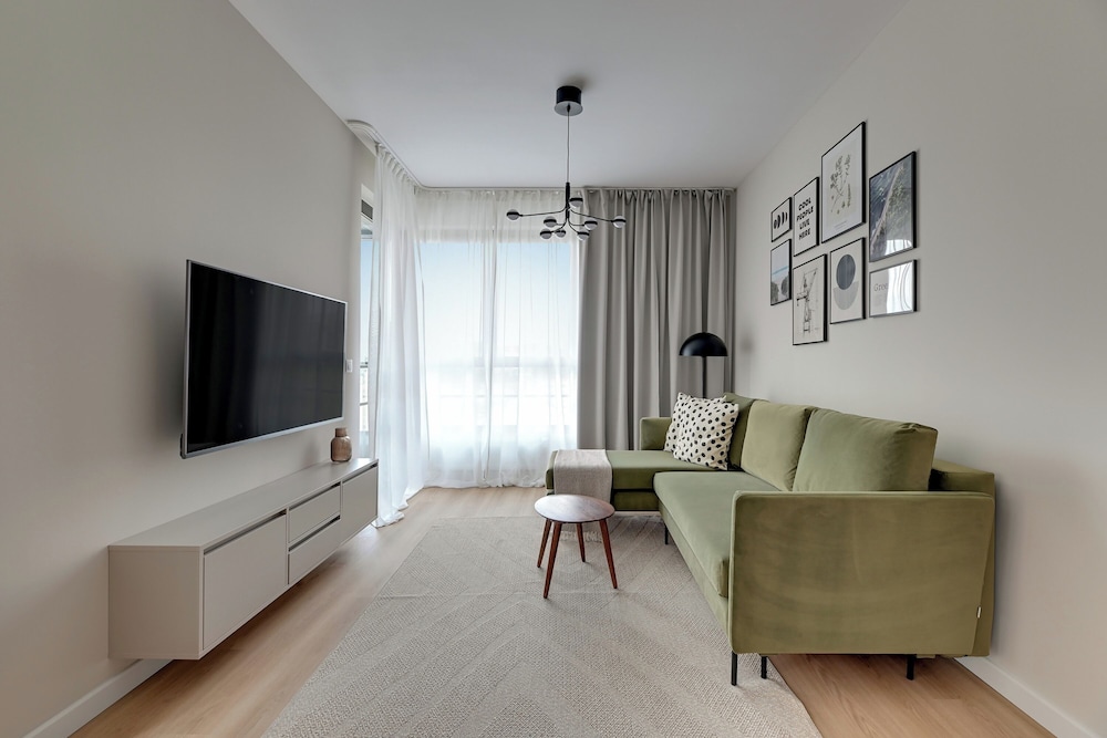 Doki Living - Foodhall & Parking by Downtown Apartments