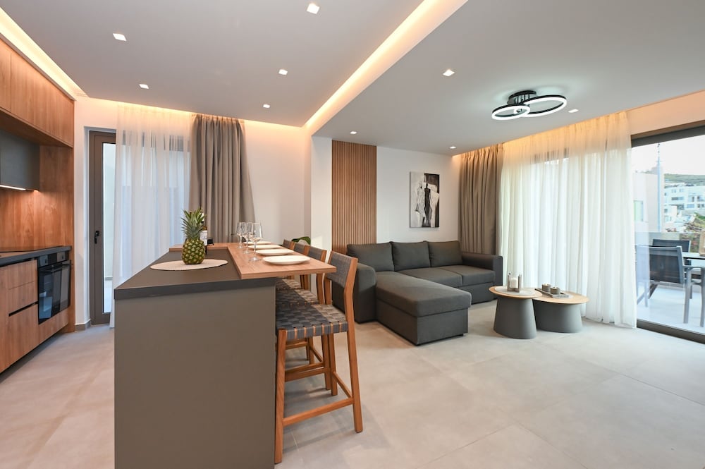 MGK Complex Suite With Private Pool Ligaria Made