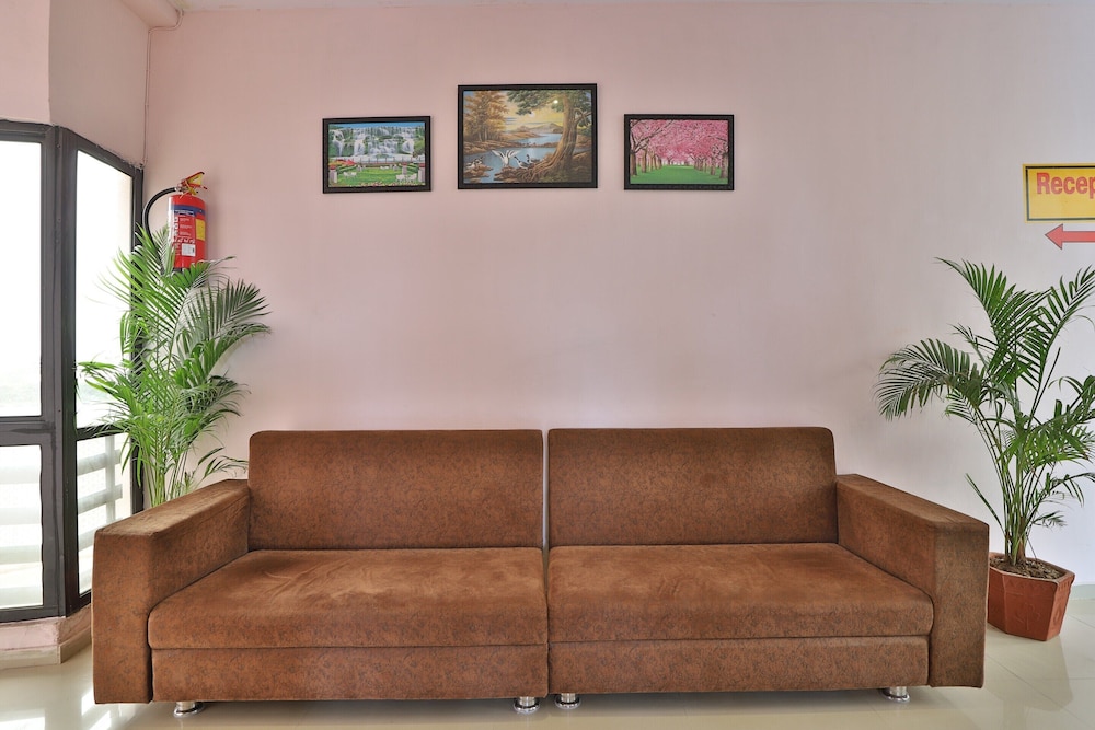 OYO 37477 D K Guest House view 2