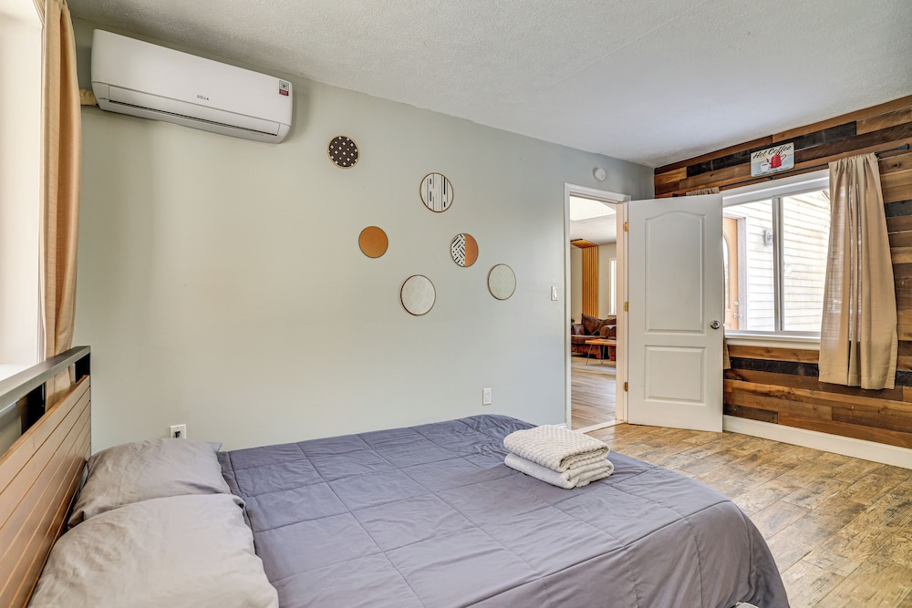 15 Mi to Ski Big Bear: Gem w/ Deck & Game Room
