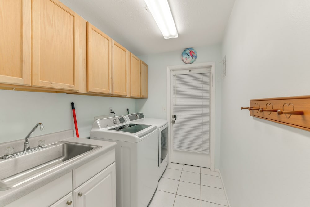 Fish, Swim & Relax: Canal-front Port Charlotte Gem
