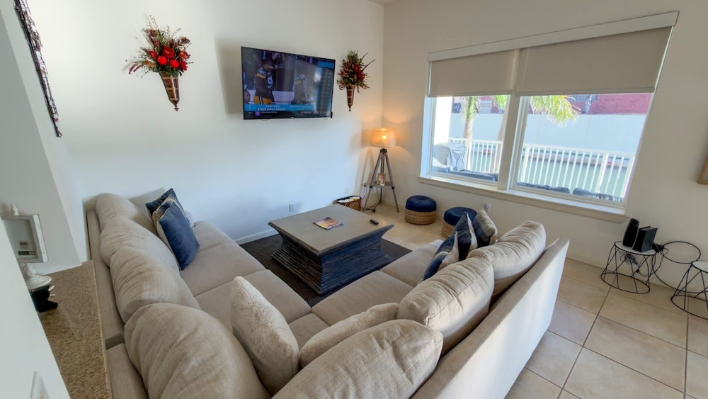 Channel Views Private Boat Slip Pool & Patio 3 Bedroom Apts