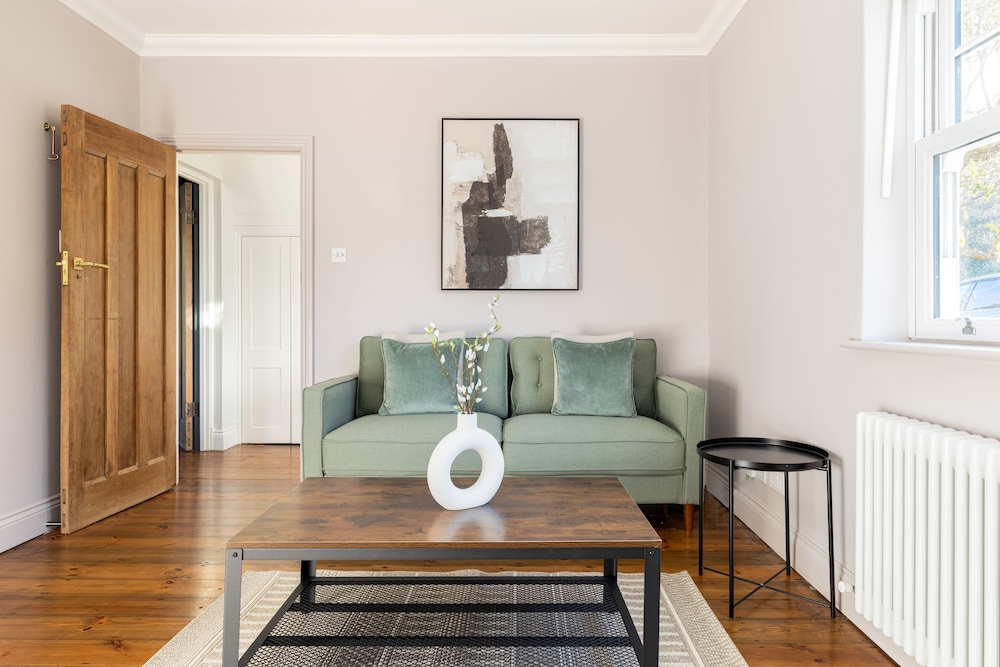 Spacious 3 Bed Flat Putney