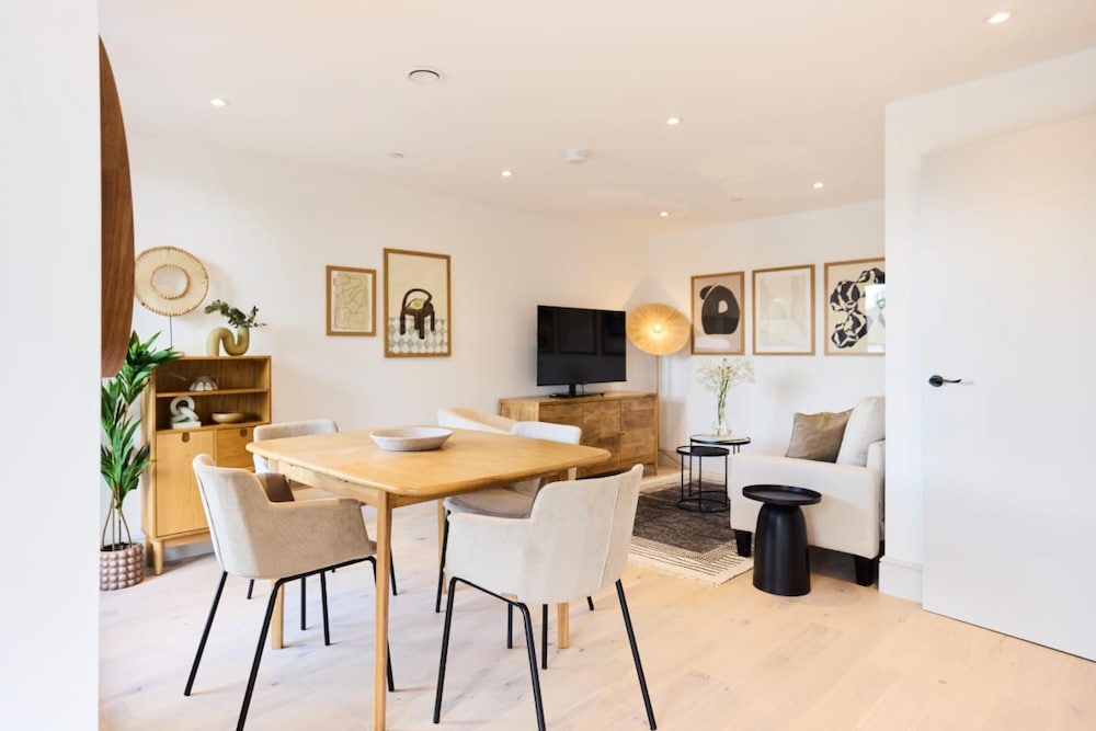 The South Wimbledon Hideout - Fancy 1bdr Flat With Balcony