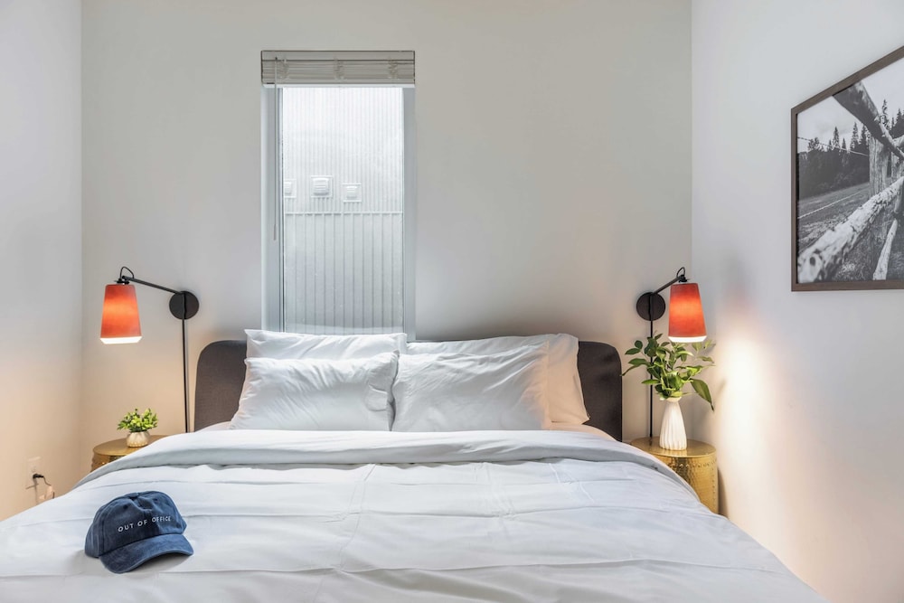 Sleeps 24 Rooftop, Game Room & Outdoor Spaces Just 10 Min to Broadway Outrider by Avantstay