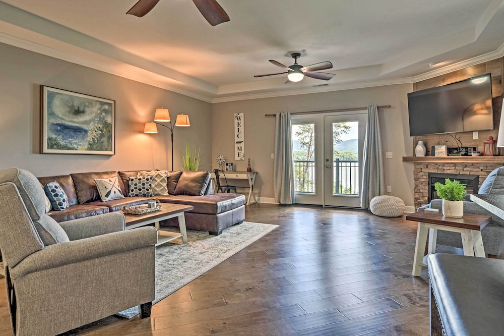 Modern Family Condo With Pano Lake Views & Pool!