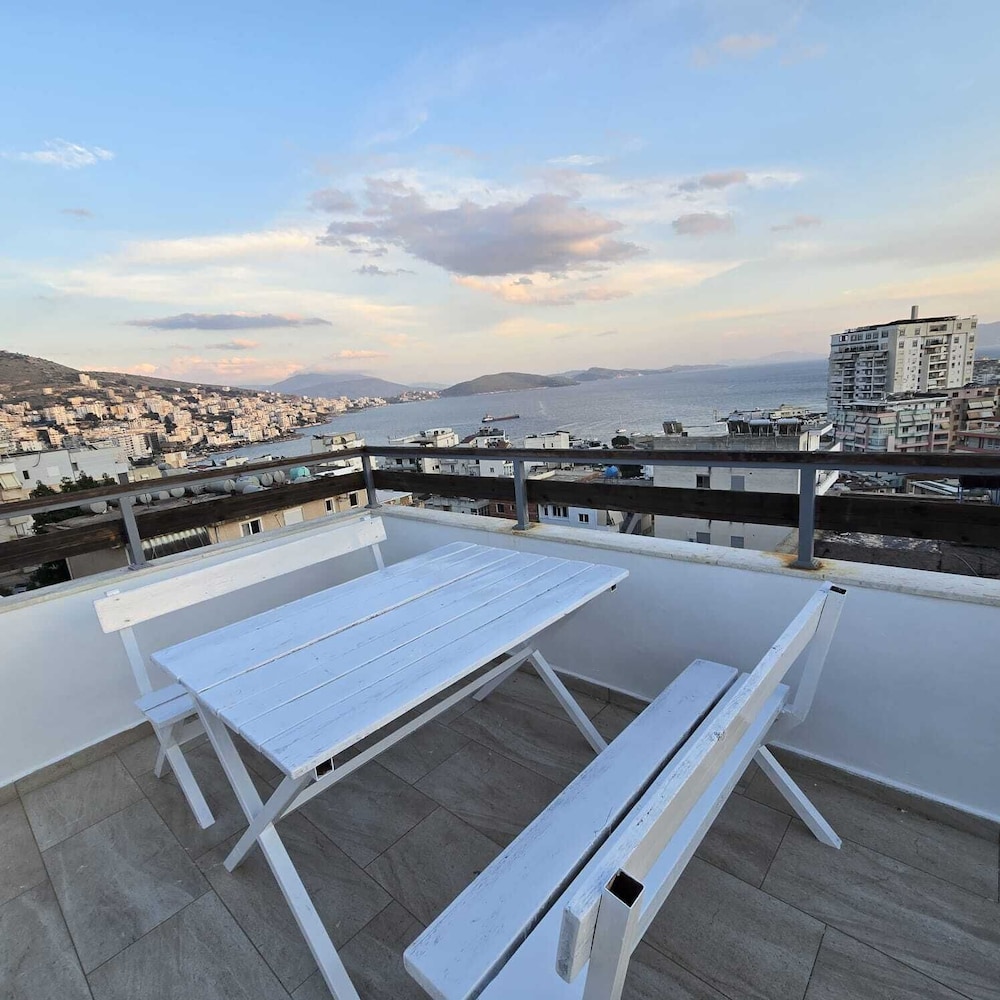Lazy Roo Hostel Saranda