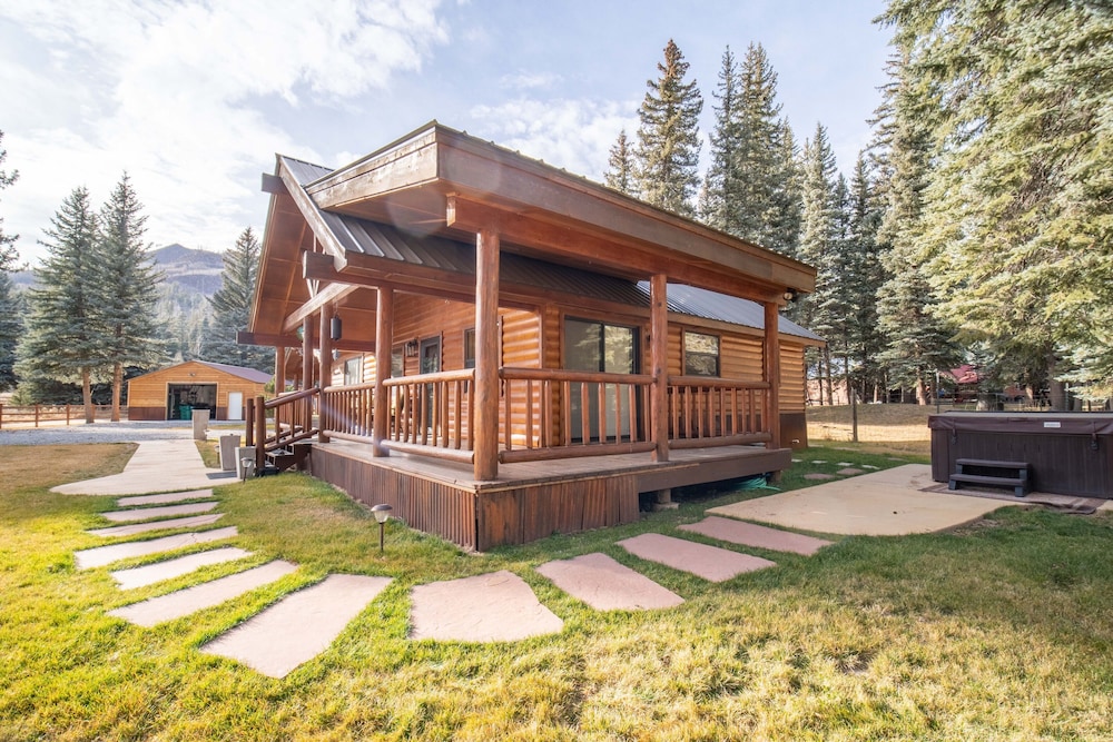 Bear Paw Lodge