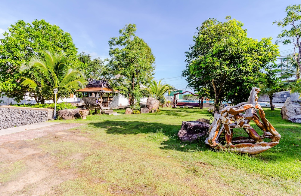 Chalong Hill Tropical Garden Homes
