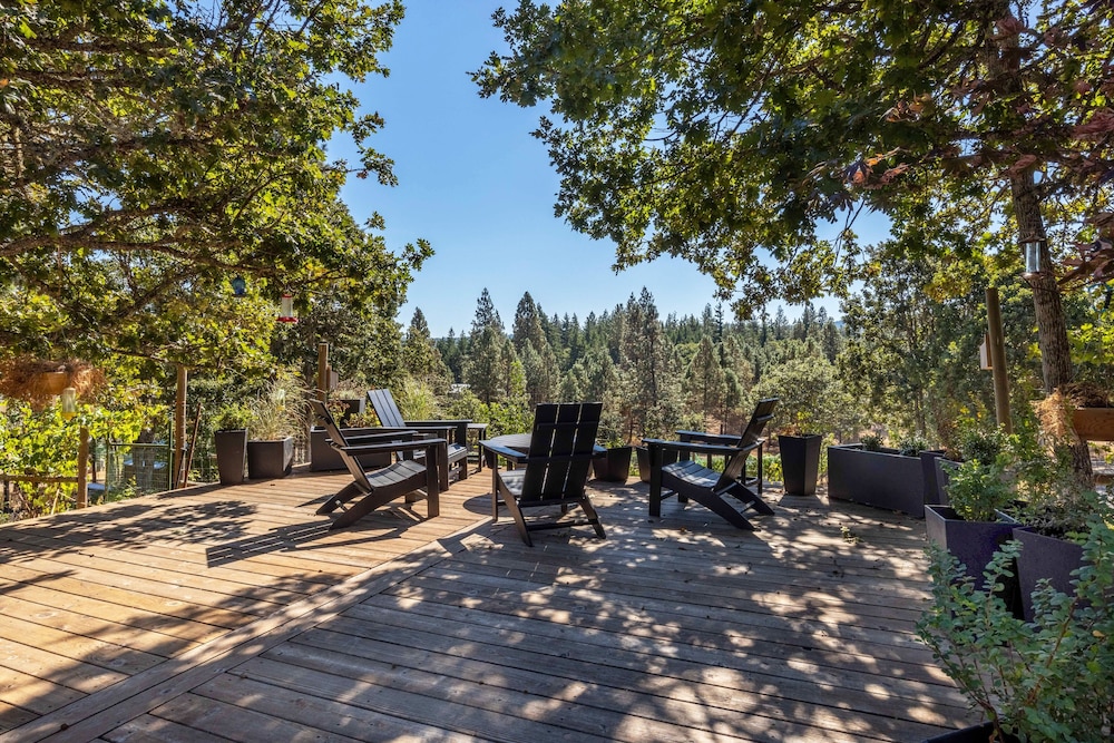 Happenstance Vineyards 2 Bedroom Home