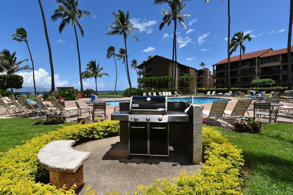 Papakea #e207 1 Bedroom Condo by RedAwning