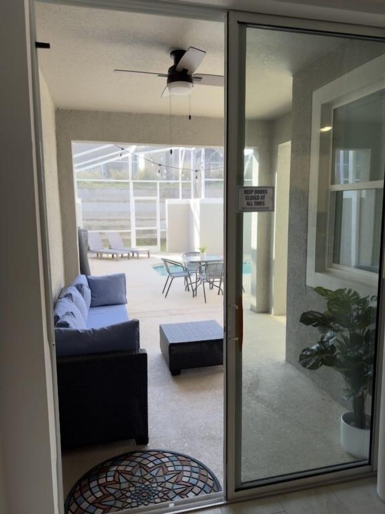 Stunning 4 Bed Townhome With Splash Pool-1160ks 4 Bedroom Townhouse