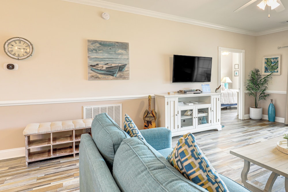Golf Course Getaway w/ Pool Access in Myrtle Beach